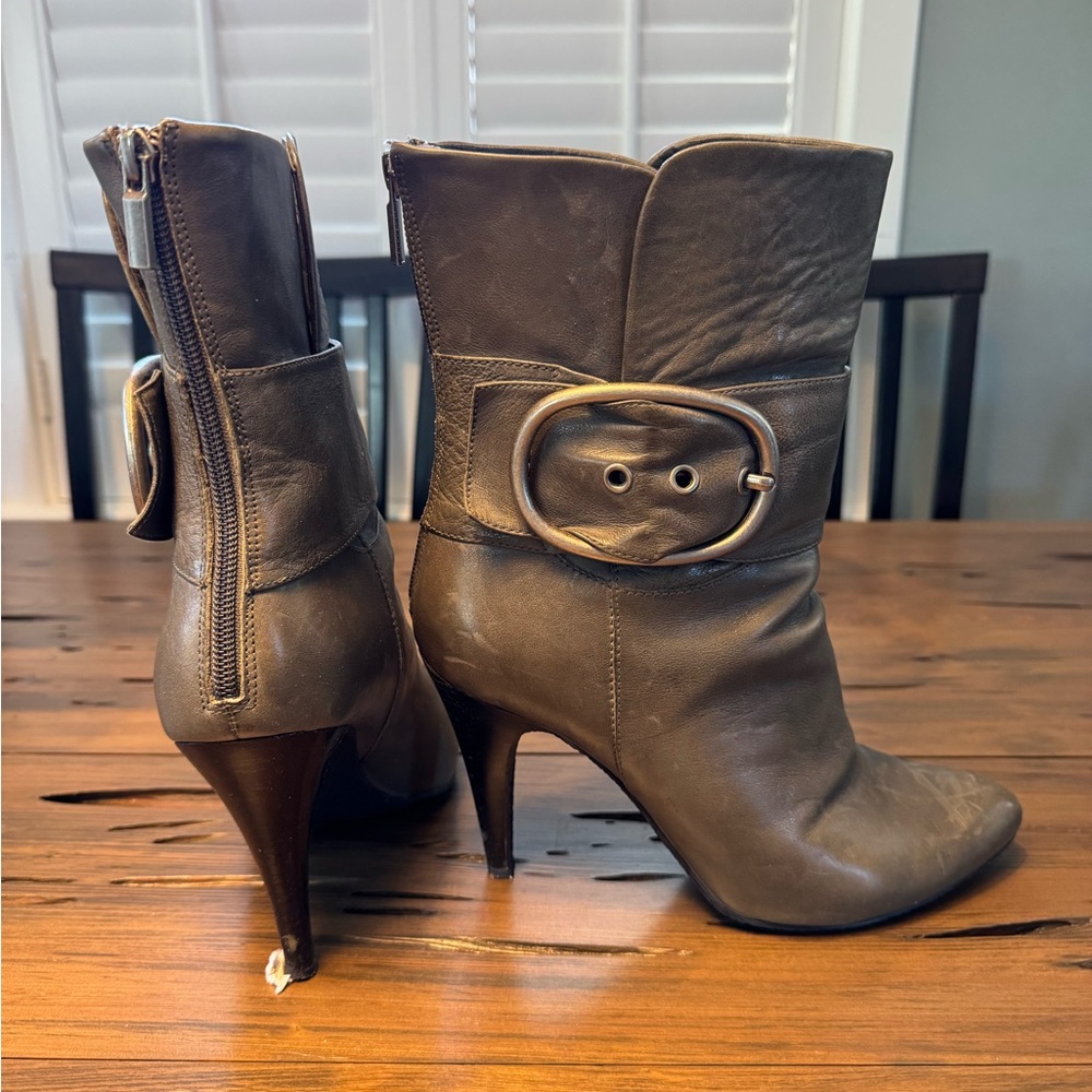 Women’s Leather Ankle Boots with Buckle Detail - Gray